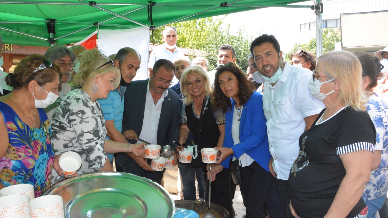 İYİ PARTİ’DEN AŞURE İKRAMI