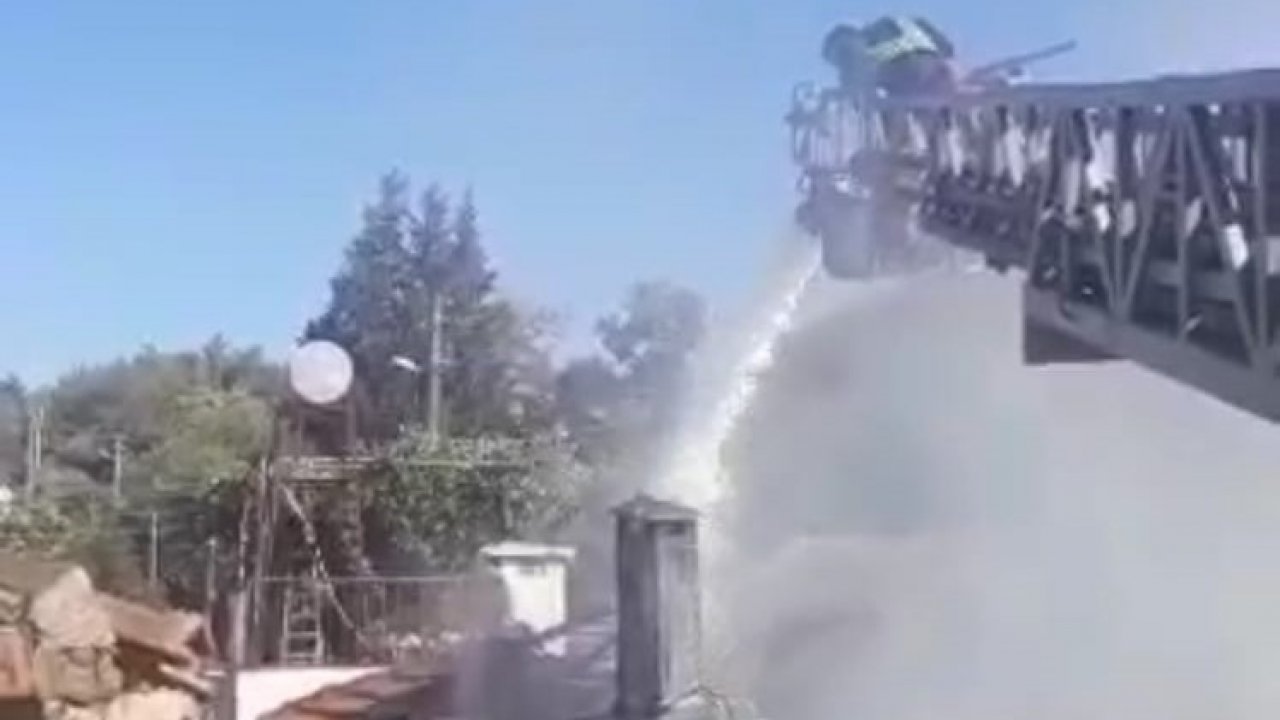 ÇATI YANGINI BÜYÜMEDEN SÖNDÜRÜLDÜ