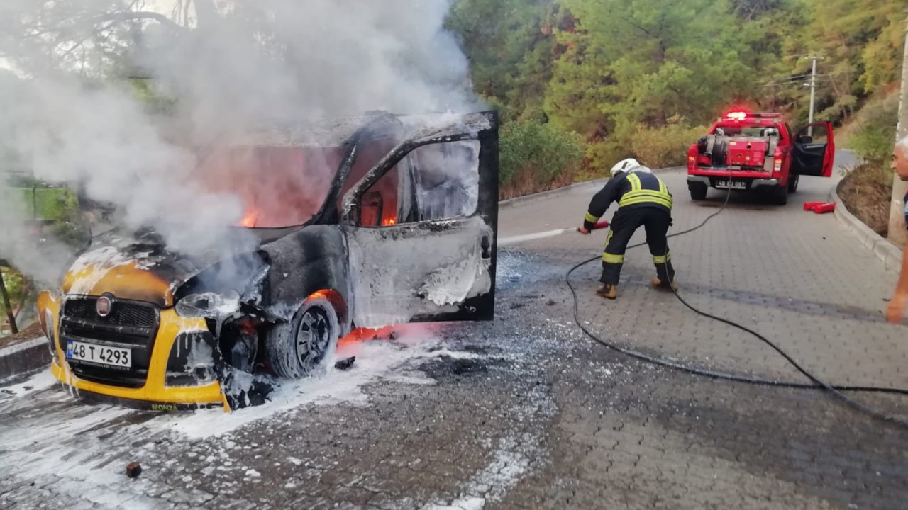 SEYİR HALİNDEKİ TAKSİDE ÇIKAN YANGIN SÖNDÜRÜLDÜ