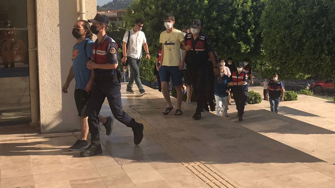 FETÖ ÜYELİĞİNDEN YARGILANAN 9 SANIK, MARMARİS AÇIKLARINDA LASTİK BOTTA YAKALANDI