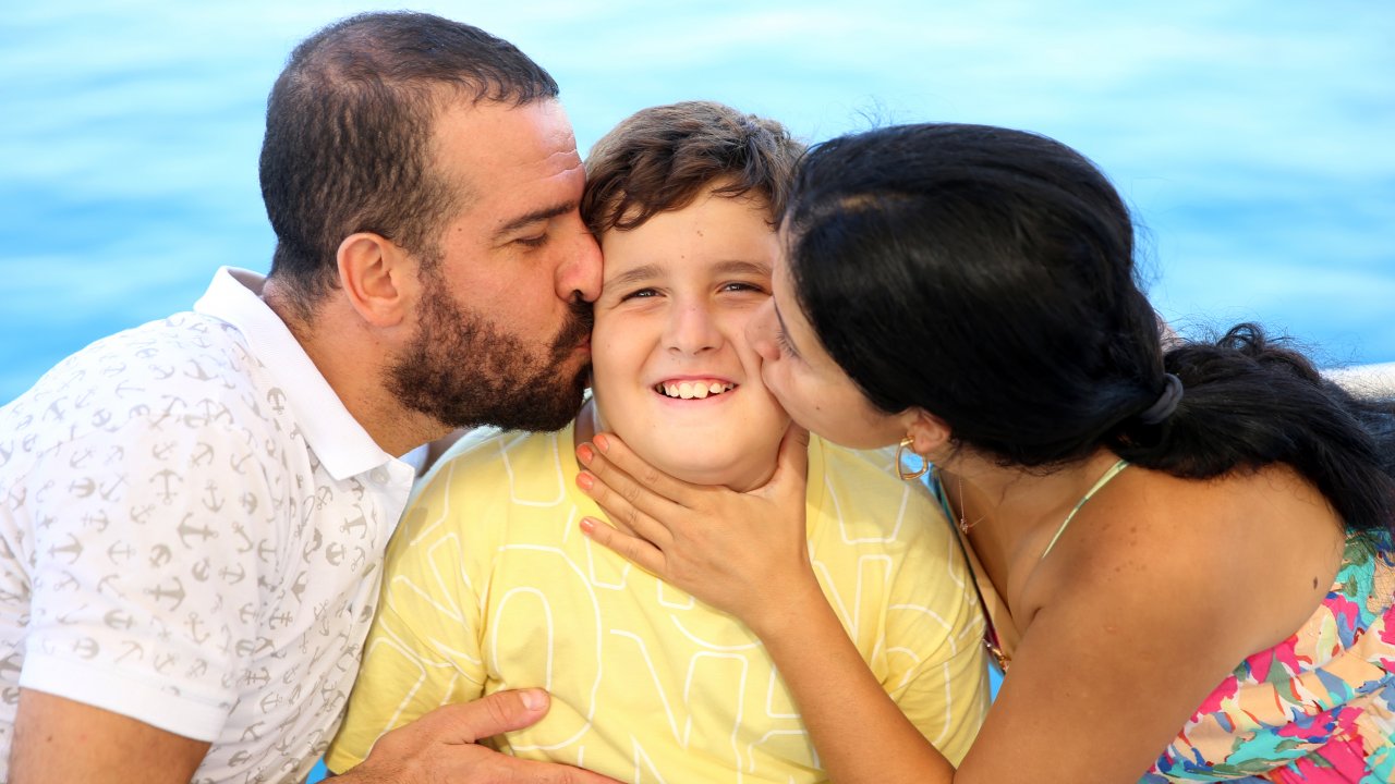 İŞİTME ENGELLİ AİLE OTİZMLİ ÇOCUKLARI İÇİN DESTEK BEKLİYOR