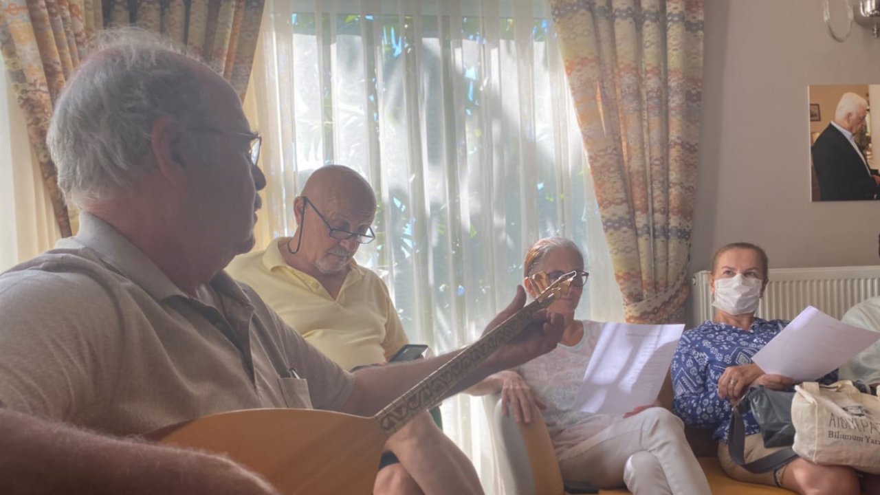 60 YAŞINDAN SONRA KORO EKİBİNE KATILDILAR