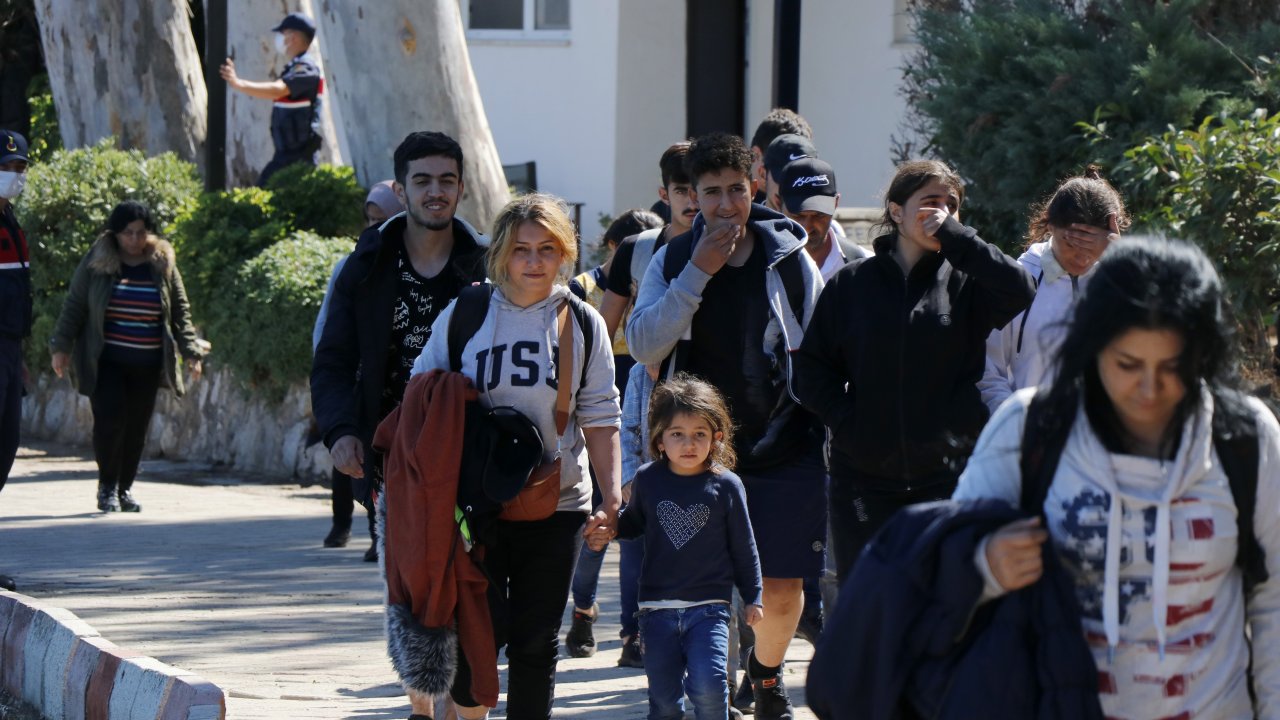 FETHİYE'DE TEKNEDE 254 DÜZENSİZ GÖÇMEN YAKALANDI