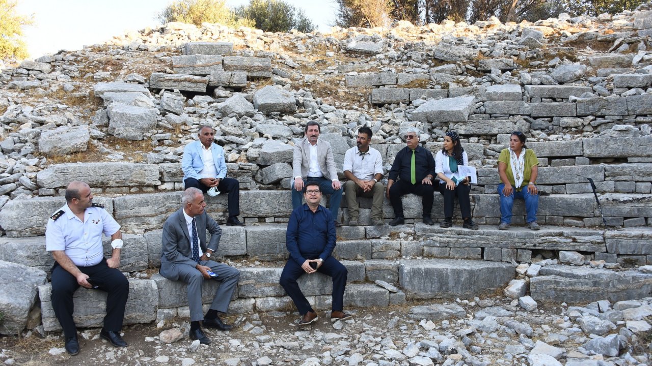 TAVLI, AMOS ANTİK KENTİNDE İNCELEMELERDE BULUNDU