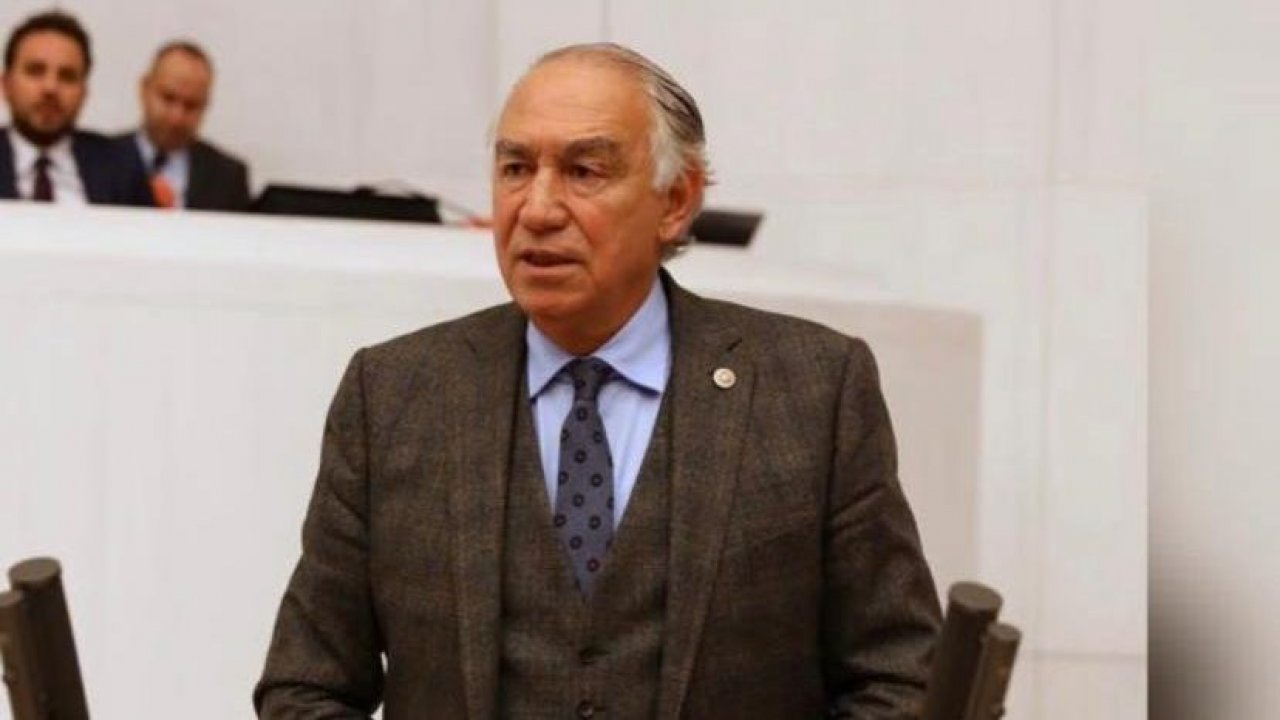 ÖNCE ÖVDÜ, SONRA ELEŞTİRDİ