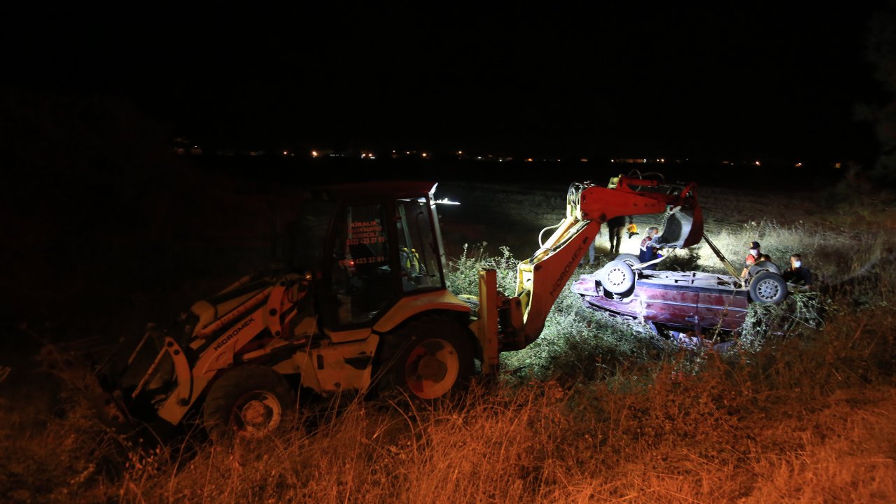 ŞARAMPOLE YUVARLANAN OTOMOBİLİN SÜRÜCÜSÜ HAYATINI KAYBETTİ