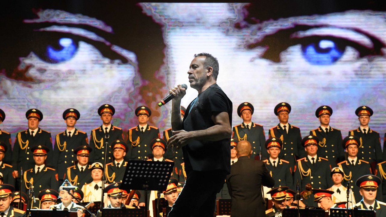 RUS KIZILORDU KOROSU VE HALUK LEVENT FETHİYE'DE KONSER VERDİ