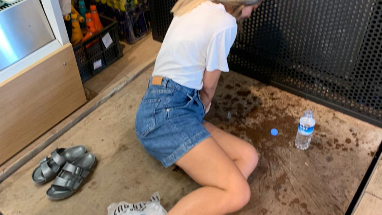 AVUKATIN SÜPERMARKETTE ASANSÖR BOŞLUĞUNA DÜŞME ANI GÜVENLİK KAMERASINA YANSIDI