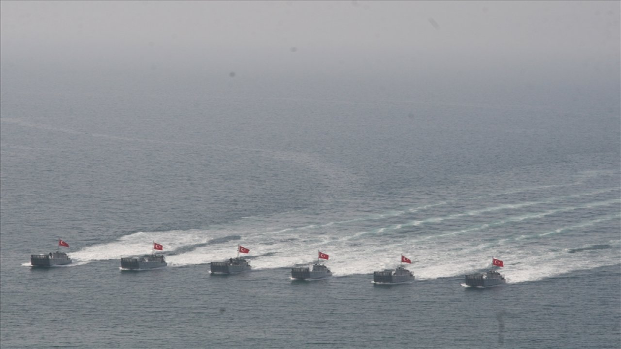 AKSAZ’DA AMFİBİ GÖREV GRUP KOMUTANLIĞI TAKTİK EĞİTİMİ VERİLDİ