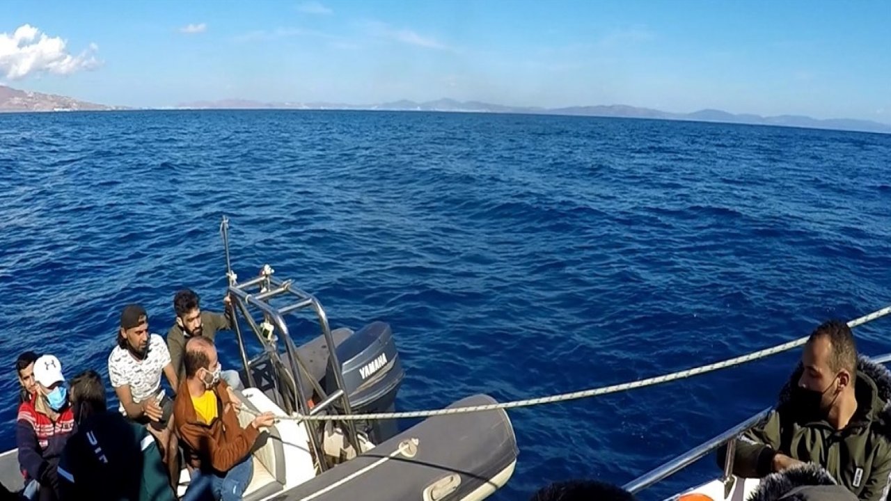 TÜRK KARA SULARINA İTİLEN 28 DÜZENSİZ GÖÇMEN KURTARILDI