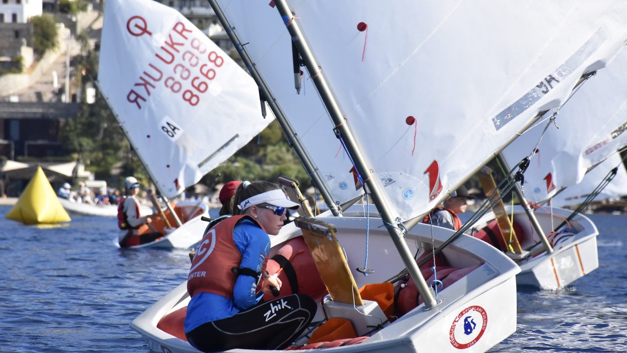 BODRUM'DA ULUSLARARASI OPTİMİST YARIŞLARI DEVAM EDİYOR