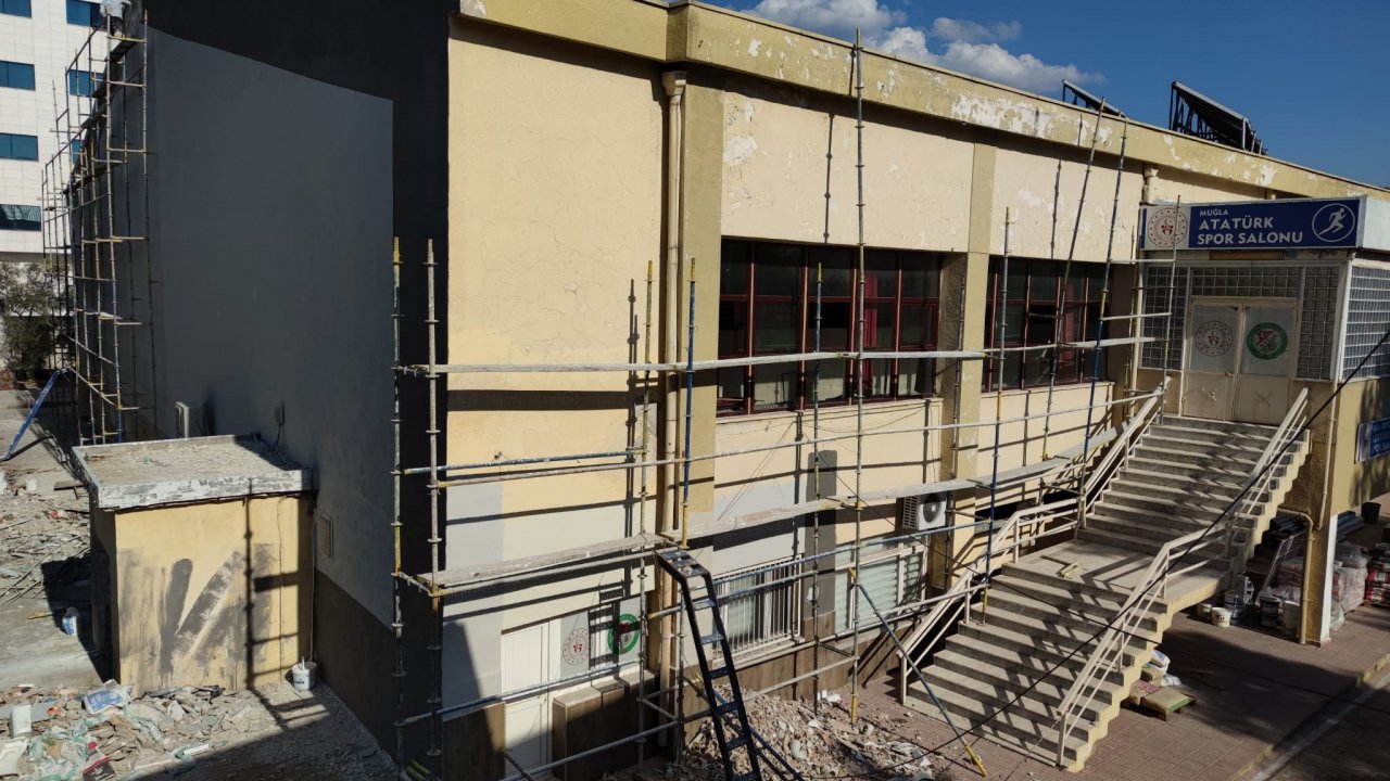 MUĞLA ATATÜRK SPOR SALONU YENİLENİYOR