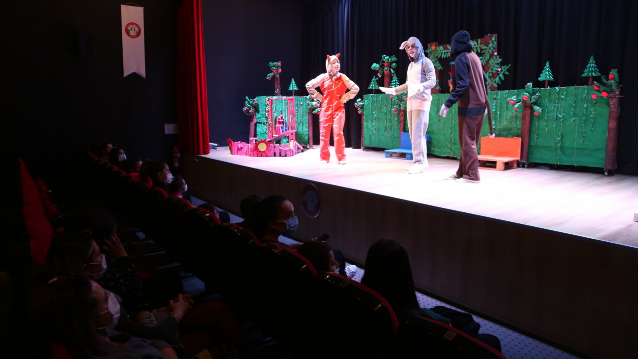 MUĞLA'DA ÖZEL ÖĞRENCİLER İÇİN TİYATRO GÖSTERİSİ DÜZENLENDİ