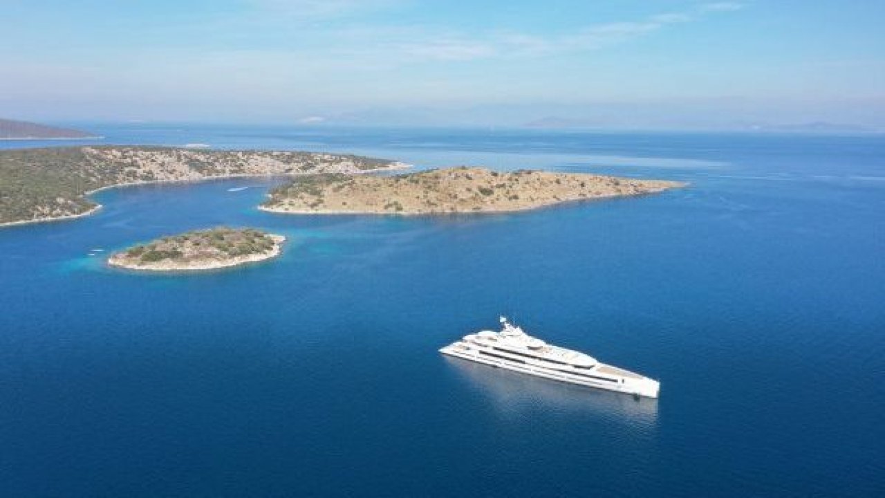 GATES VE BEZOS'UN MEGA YATLARI BODRUM'UN KOYLARINA DEMİRLEDİ