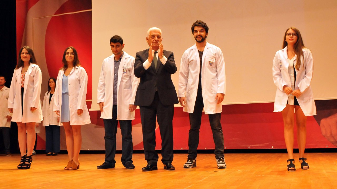 Hekim adayları ‘beyaz önlük’ giydi