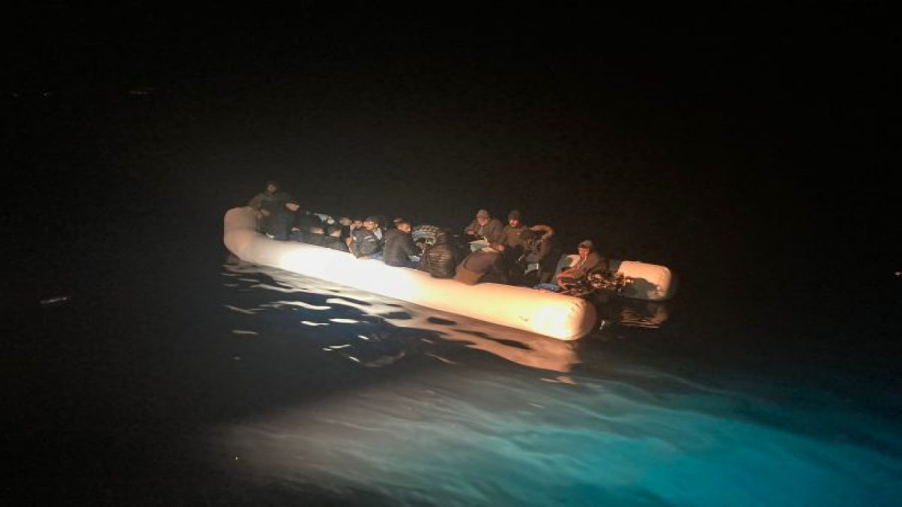 TÜRK KARA SULARINA İTİLEN 26 DÜZENSİZ GÖÇMEN KURTARILDI