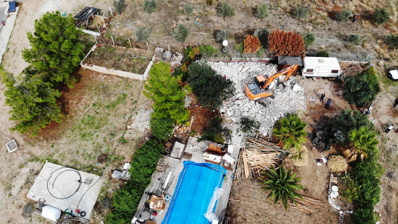 İMARA AYKIRI YAPILARIN YIKIMI SÜRÜYOR