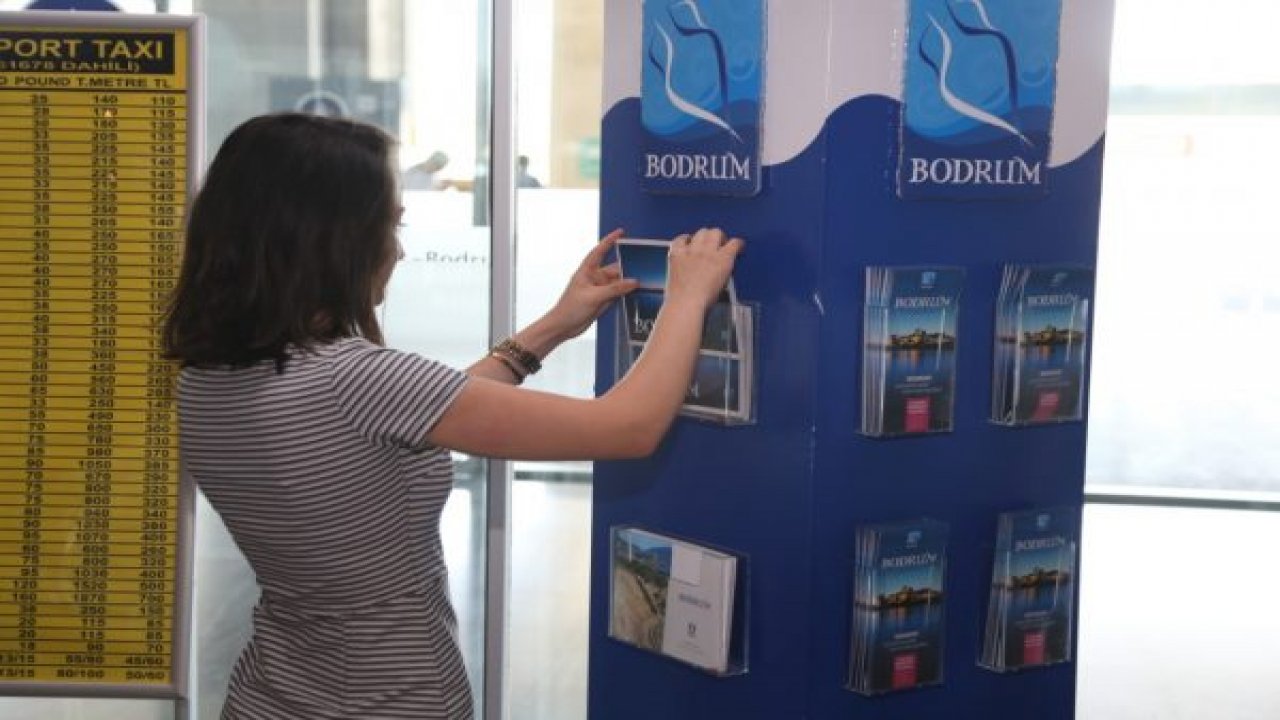 Havalimanında Bodrum tanıtım stantları