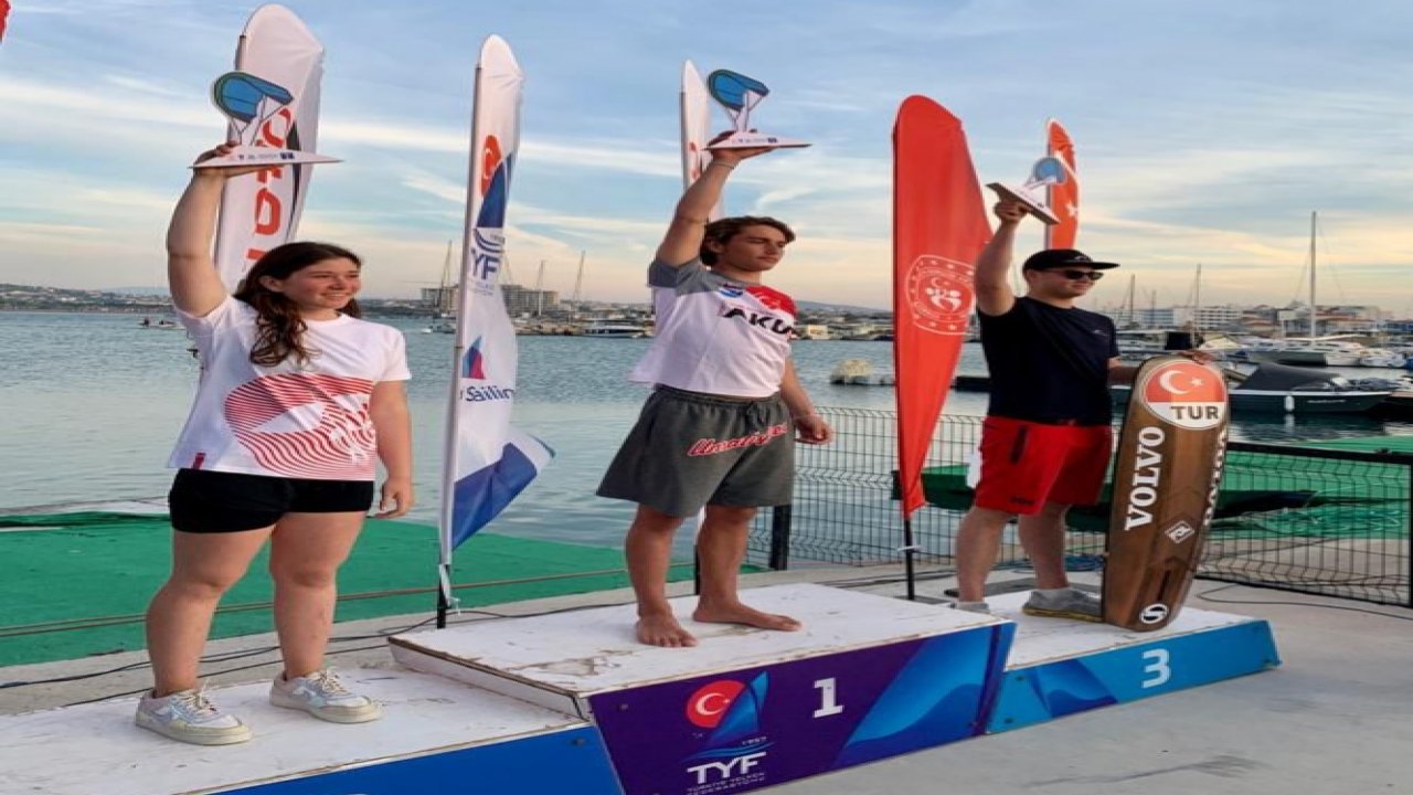 Derin Cem Baba Formula Kite U19 Türkiye Şampiyonu oldu