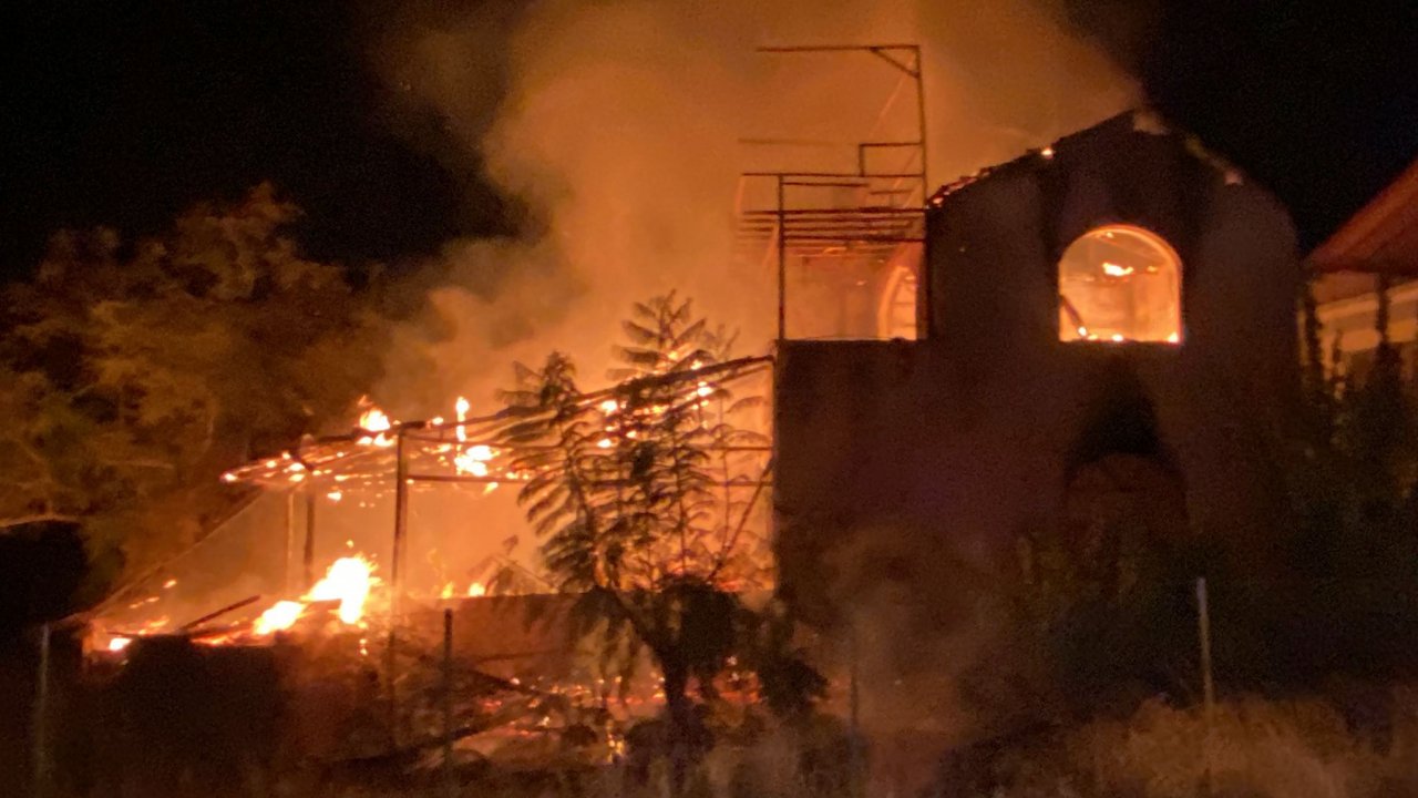 MUĞLA'DA EVDE ÇIKAN YANGIN SÖNDÜRÜLDÜ