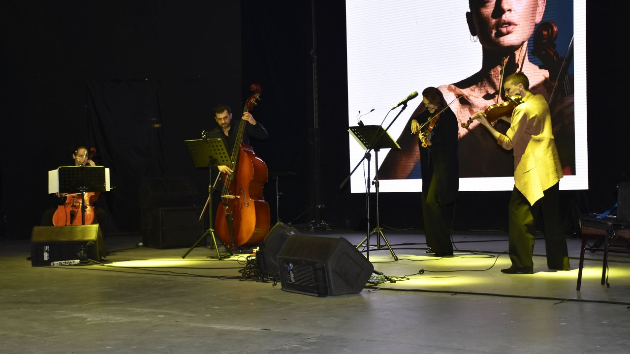 BODRUM'DA AVUSTURYA GÜNLERİ KAPSAMINDA KEMANCI PHOEBE VİOLET KONSER VERDİ