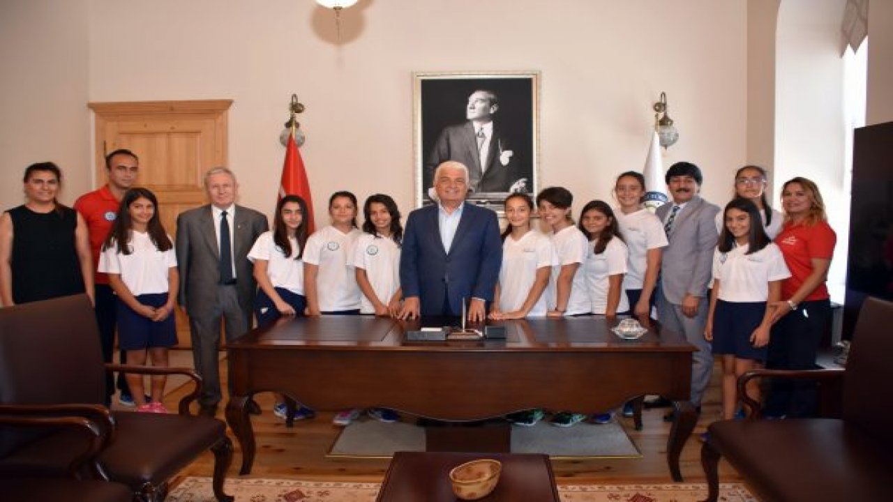 Başarılı Sporcular Ödüllendirildi