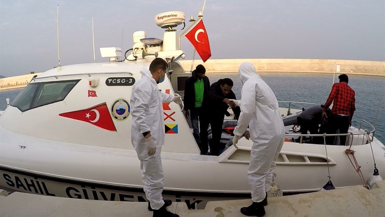 20 DÜZENSİZ GÖÇMEN KURTARILDI