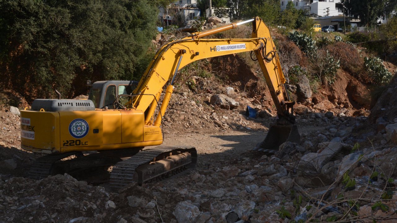 SEYDİKEMER’DE 10 BİN 300 METRE DERE TEMİZLİĞİ YAPILDI