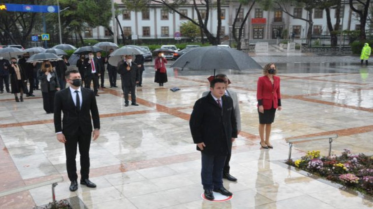 ÖĞRETMENLER GÜNÜ KUTLAMALARI ÇELENK TÖRENİYLE BAŞLADI