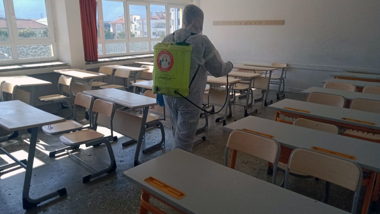MENTEŞE’DE DE OKULLAR DEZENFEKTE EDİLİYOR