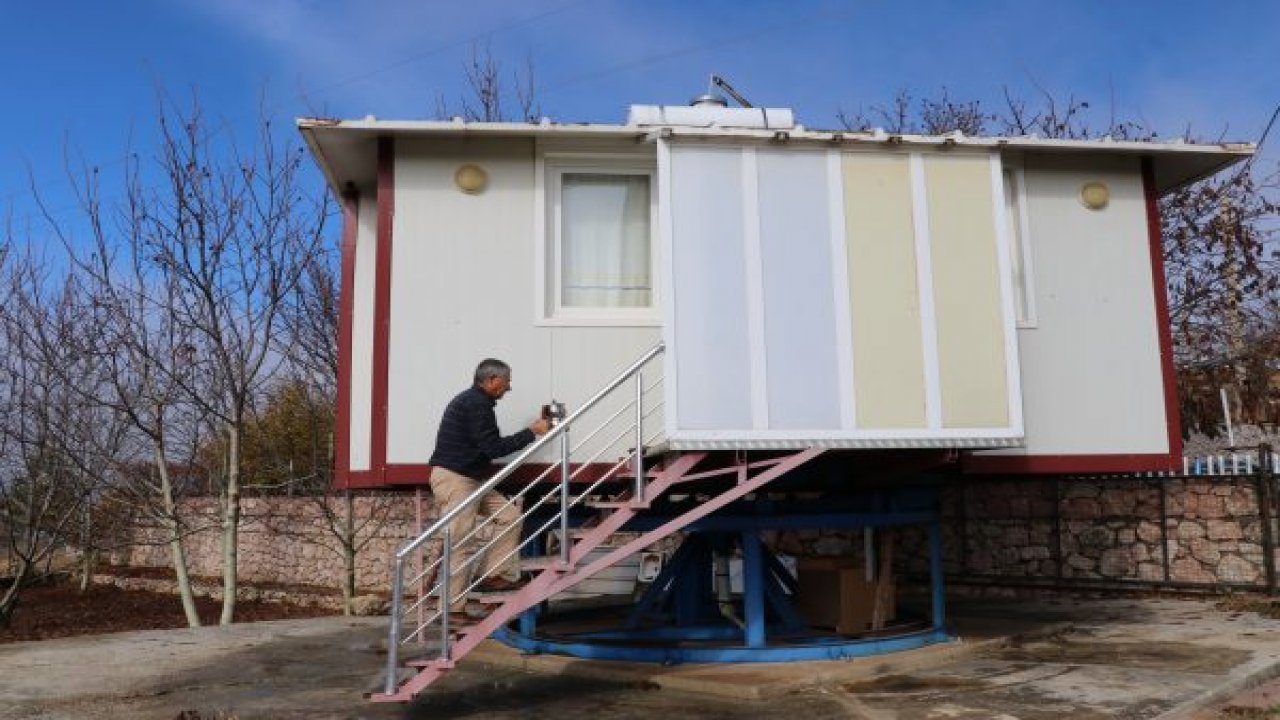 MİSAFİRLERİNİ KENDİ TASARLADIĞI 