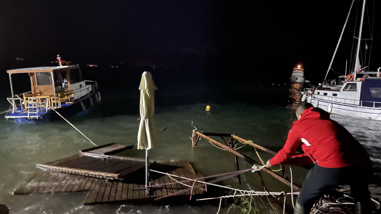 FIRTINA NEDENİYLE DENİZ TAŞTI