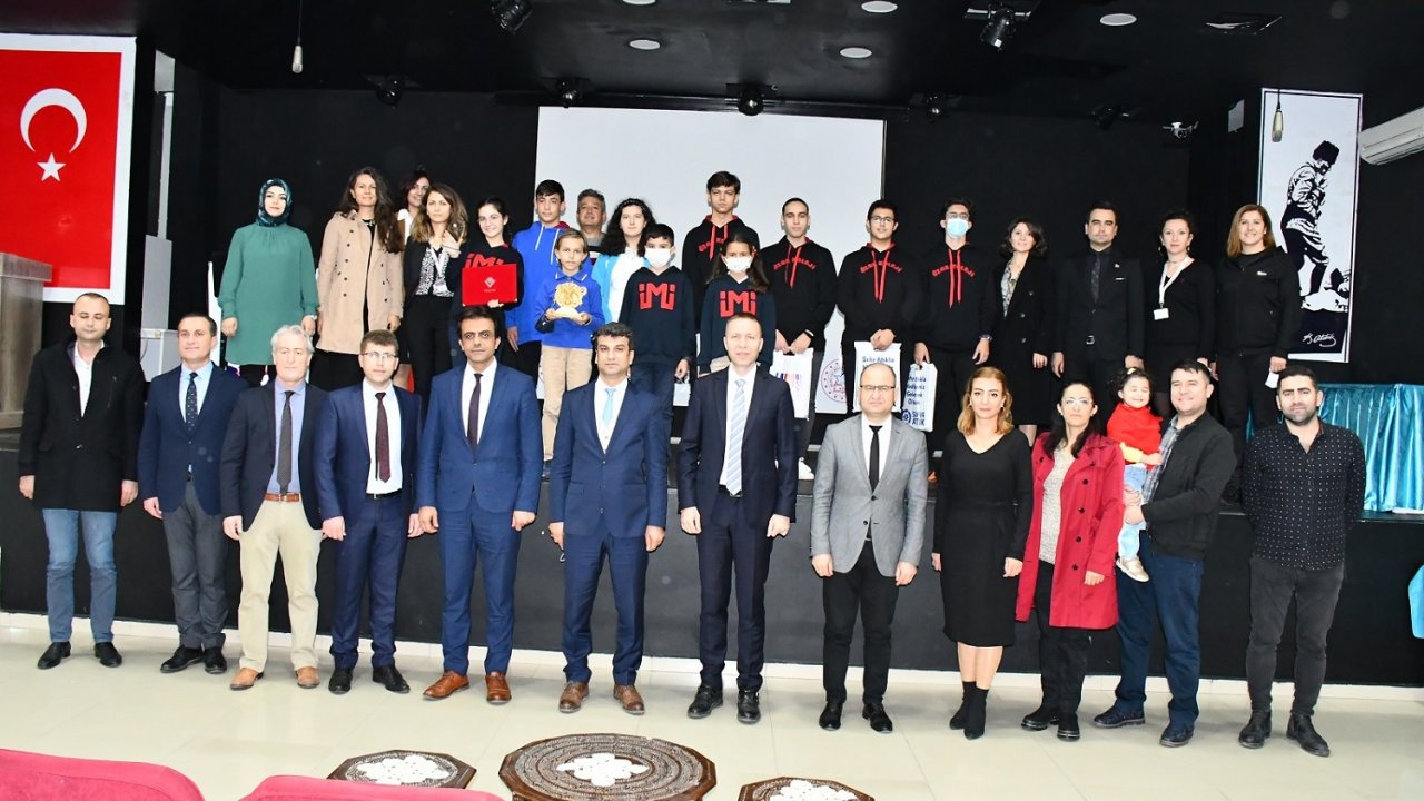 BAŞARILI ÖĞRENCİLERE ÖDÜLLERİ TAKDİM EDİLDİ