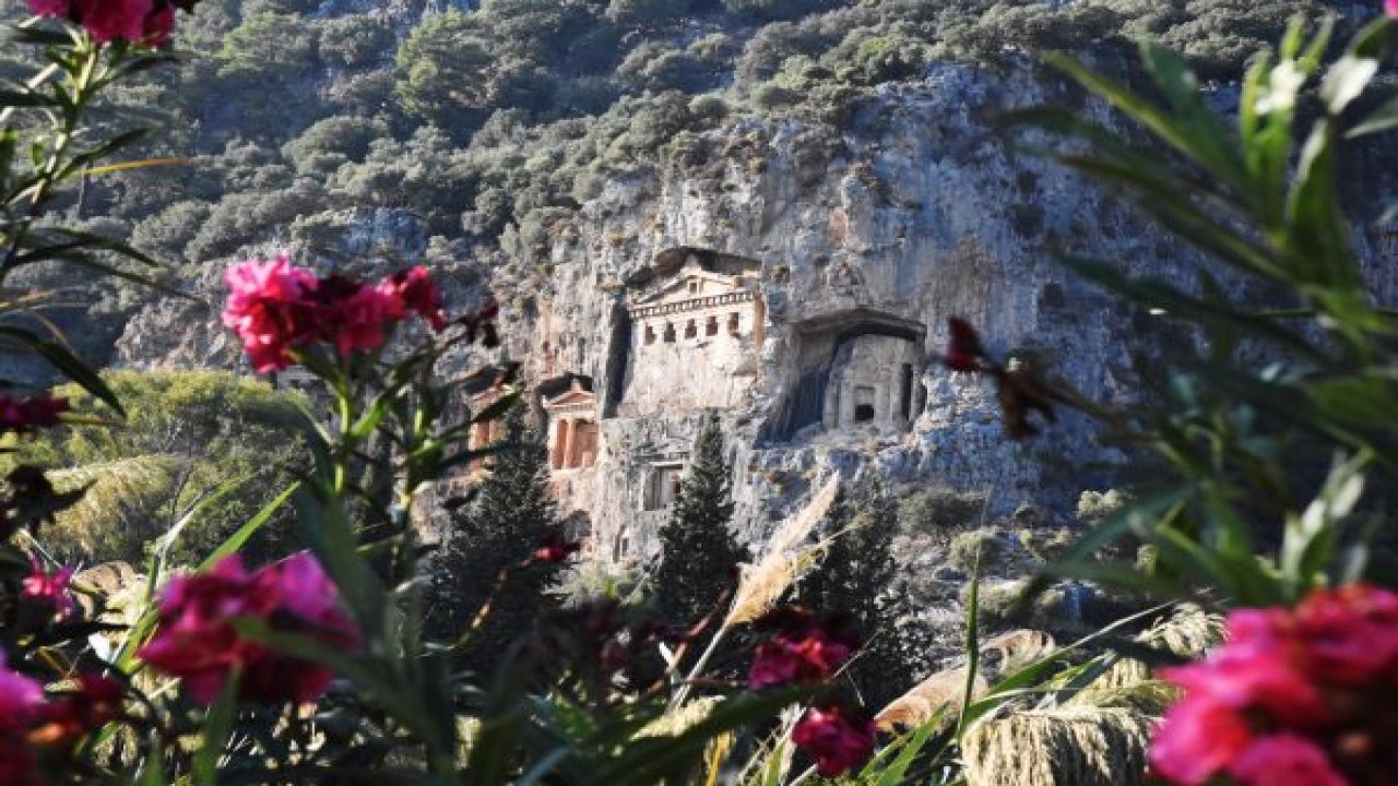 DALYAN'DAKİ KAYA MEZARLARI KORUMA ALTINA ALINIYOR