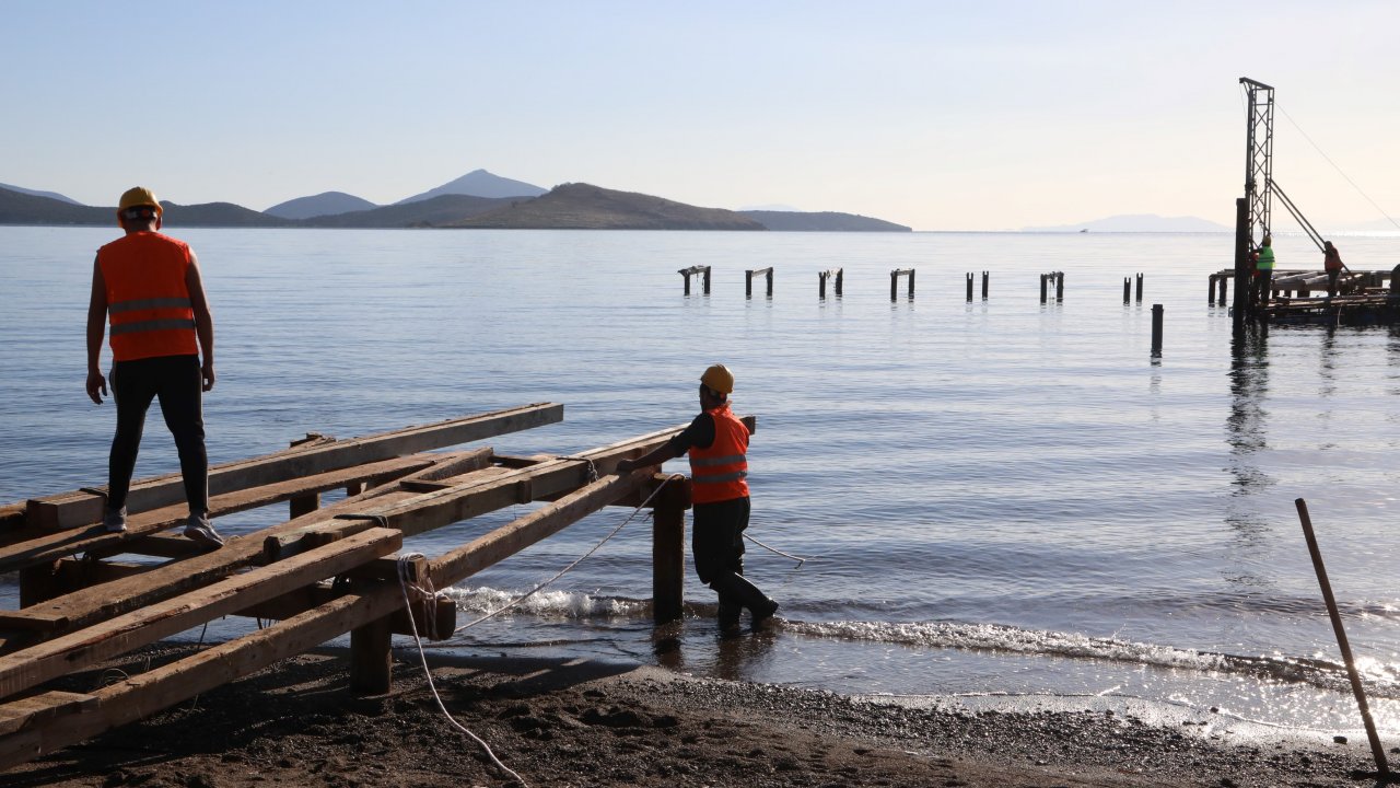 BODRUM’DA KAÇAK İSKELELER YIKILIYOR