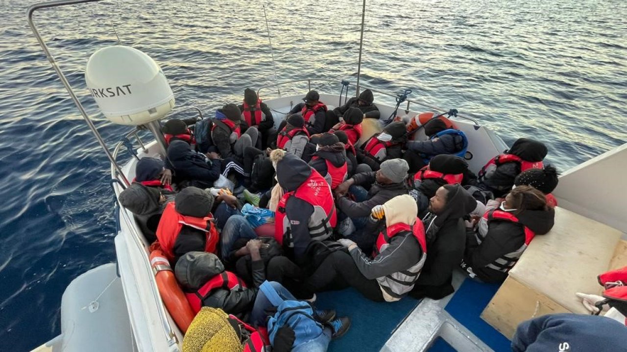 25 DÜZENSİZ GÖÇMEN KURTARILDI