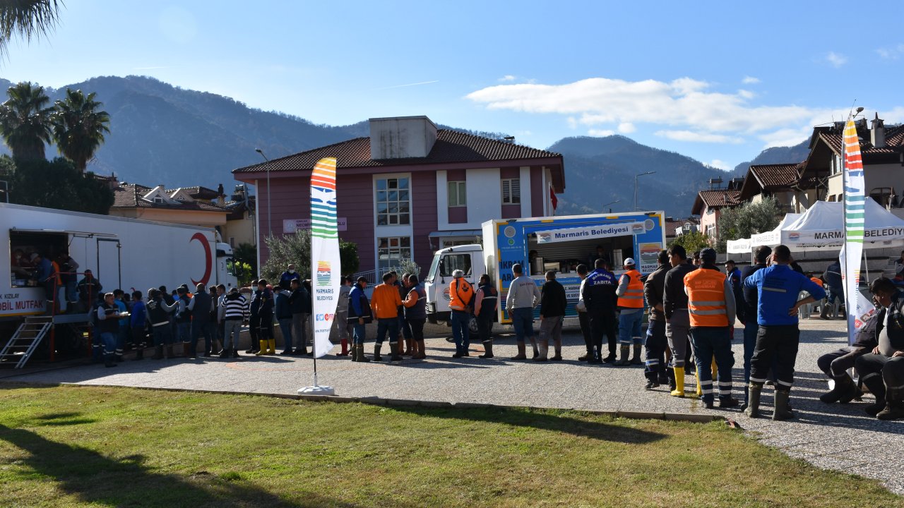 SAĞANAKTAN ETKİLENEN VATANDAŞLARIN YARALARI SARILIYOR