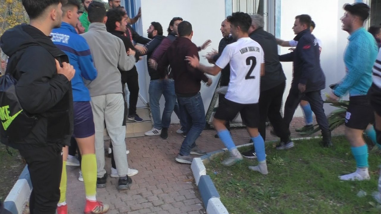 MAÇ SONUNDA ÇIKAN KAVGADA BİR OYUNCU YARALANDI