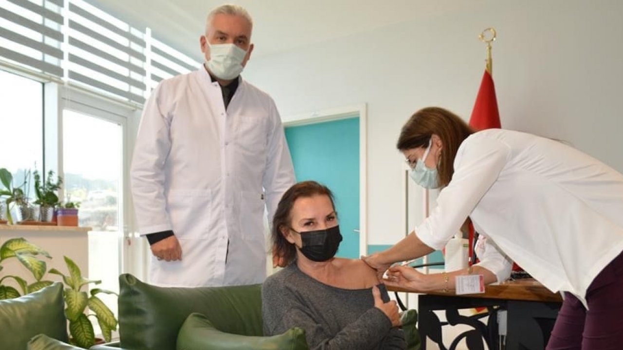 PERİHAN SAVAŞ, DÖRDÜNCÜ DOZ AŞISINI MUĞLA’DA YAPTIRDI