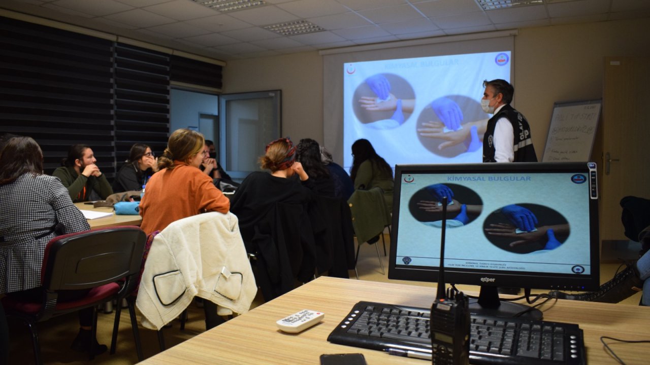 EMNİYET MÜDÜRLÜĞÜ’NCE TIP FAKÜLTESİ ÖĞRENCİLERİNE EĞİTİM VERİLDİ