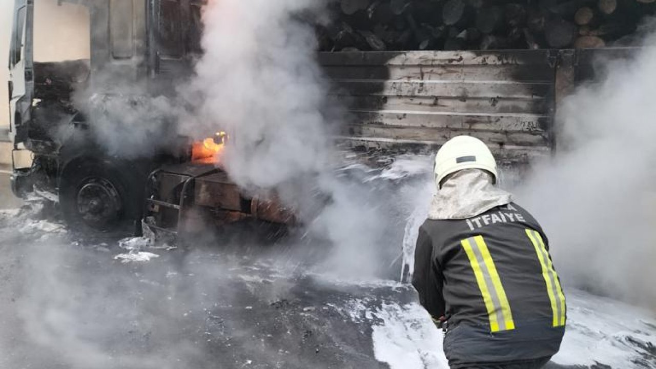 SEYİR HALİNDEKİ TOMRUK YÜKLÜ TIRDA ÇIKAN YANGIN HASARA YOL AÇTI