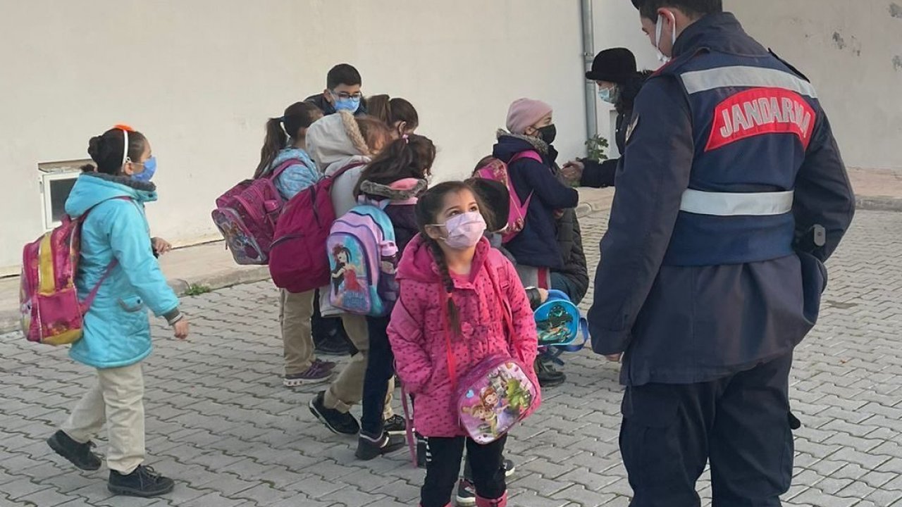 ÇEŞİTLİ SUÇLARDAN ARANAN 4 KİŞİ YAKALANDI