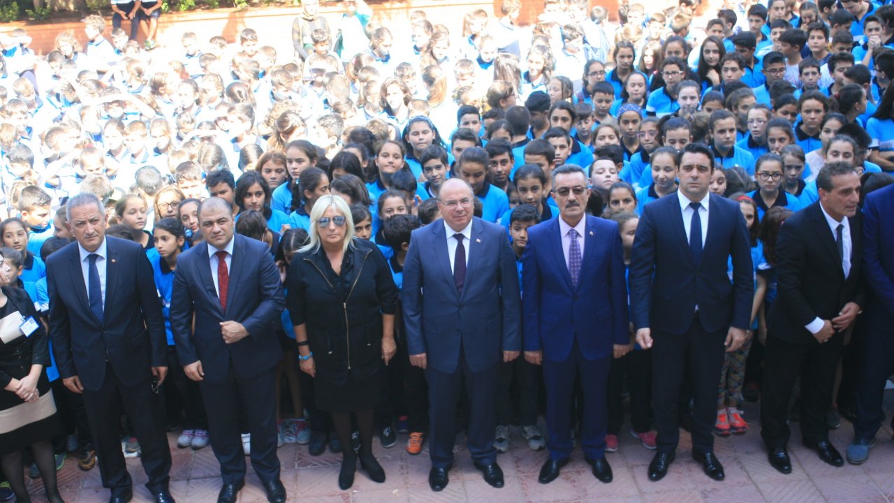 Vali Çiçek şehit polislerin isimlerinin verildiği okulları ziyaret etti