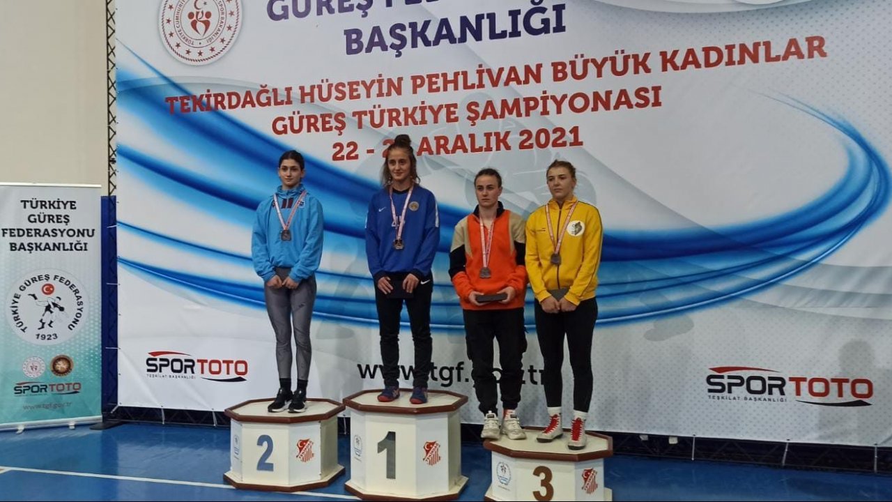 SELVİ İLYASOĞLU'NDAN BİR GURUR DAHA