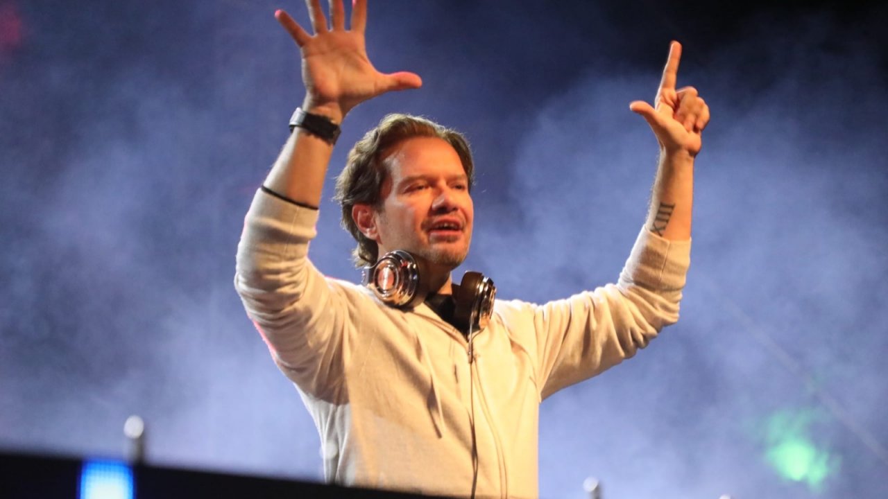 BELEDİYE MEYDANI SAHNESİ KONSERLERİ BAŞLADI