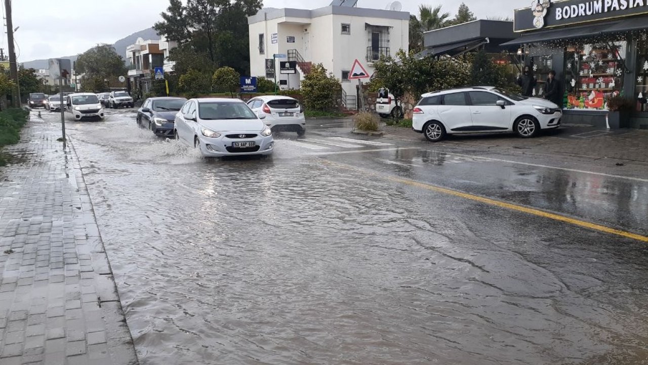 SAĞANAK YAŞAMI OLUMSUZ ETKİLİYOR