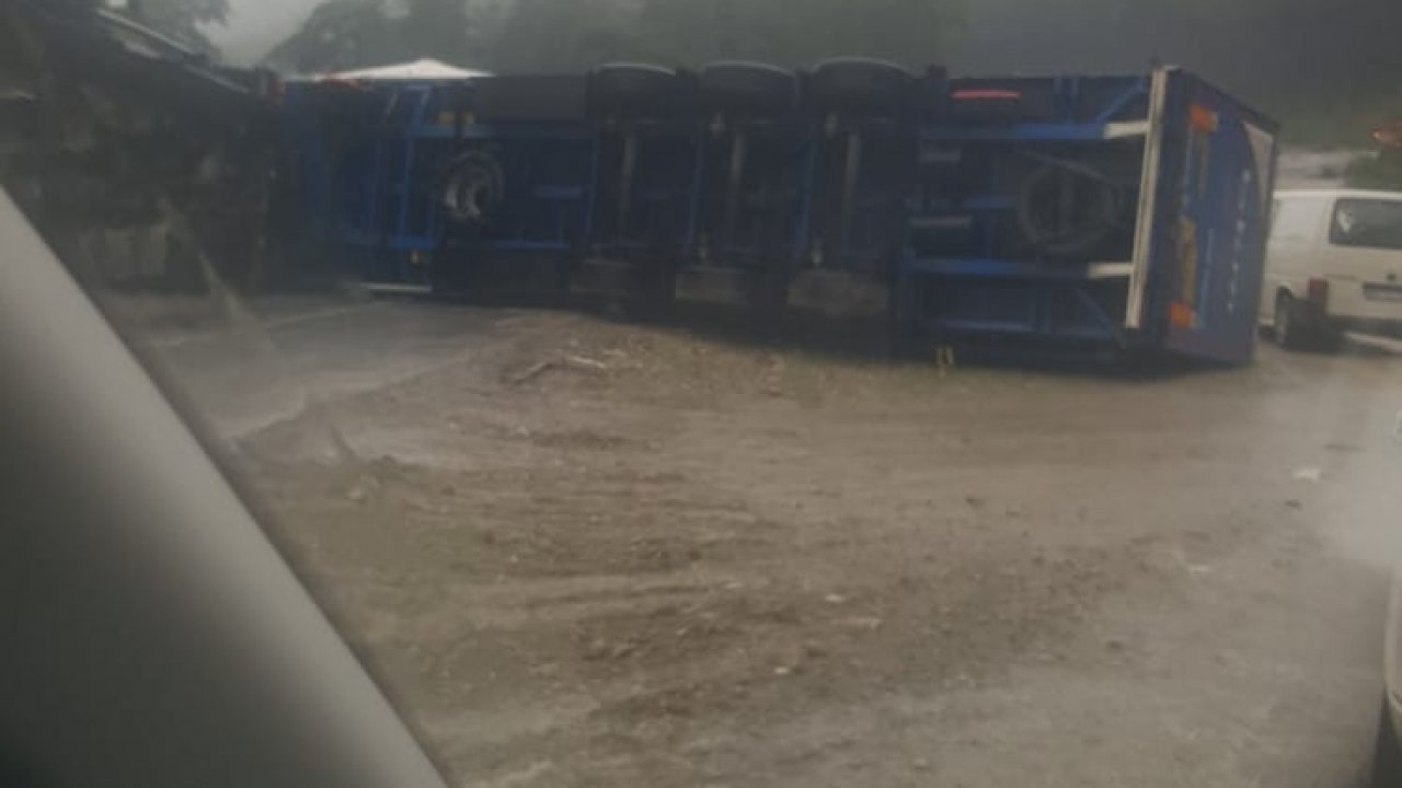 YÜK TIRI DEVRİLDİ