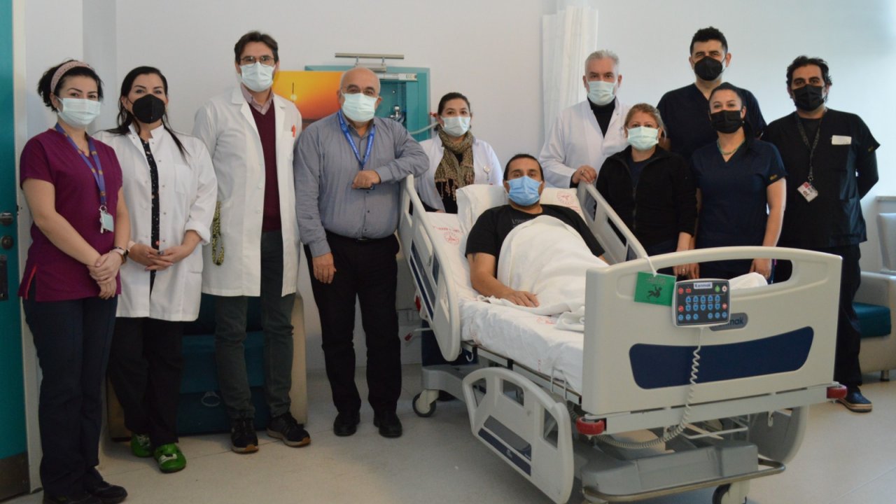 İLK CANLI BÖBREK NAKLİ GERÇEKLEŞTİRİLDİ