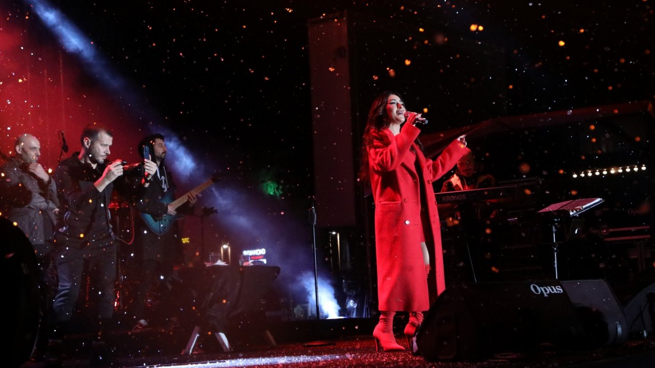 MELEK MOSSO YILBAŞI ŞENLİĞİ KAPSAMINDA KONSER VERDİ