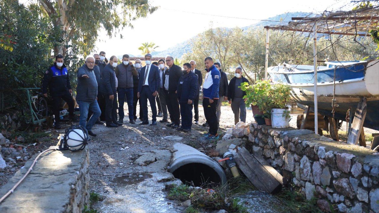BAŞKAN OKTAY’DAN SAĞANAK MAĞDURU MAHALLEYE ZİYARET